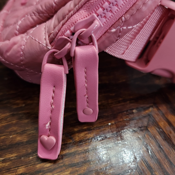 Heart Love By Charo Quilted Puffy Pink Adjustable Straps Zip Up Belt Bag. - Picture 6 of 8